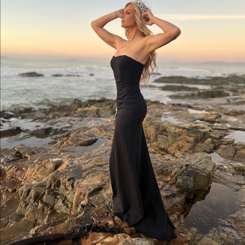 Sherri Hill, size 6, black